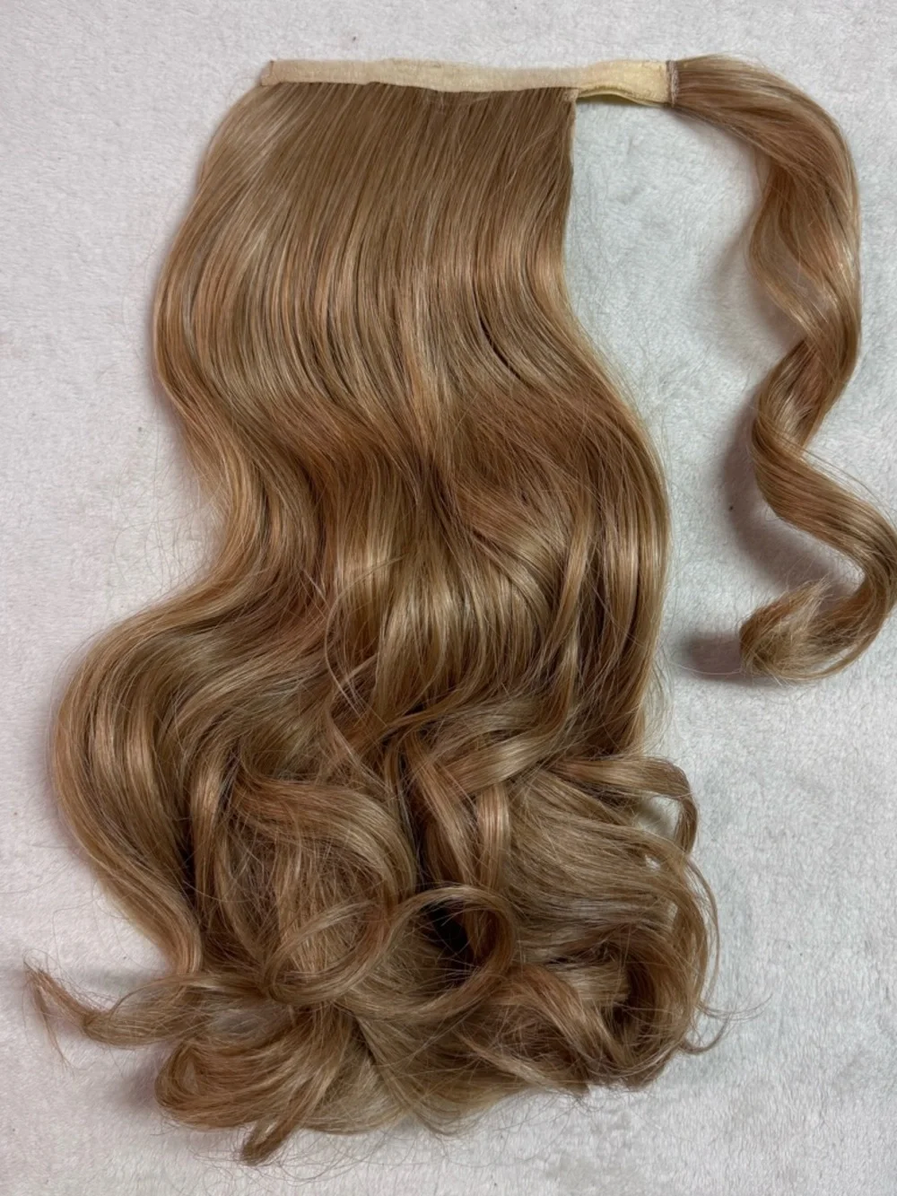 Synthetic 18" Wrap Around Blonde Wavy Ponytail- Natural Look Extension - Picture 2 of 5